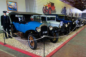 Ретро автомобили  - музеи в Москве