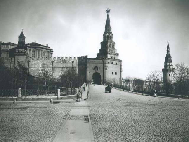 Боровицкие ворота Кремля